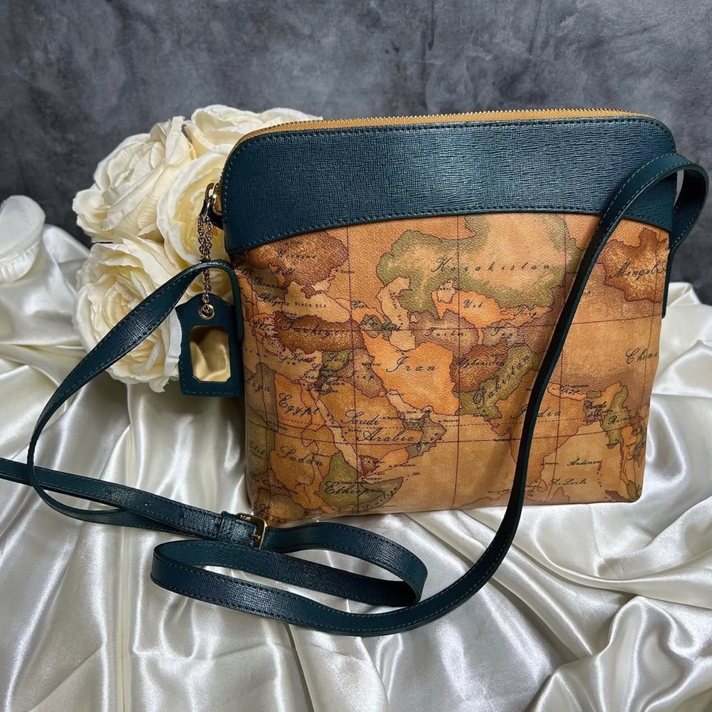 🌵Vintage Alviero Martini  Medium Crossbody🌵